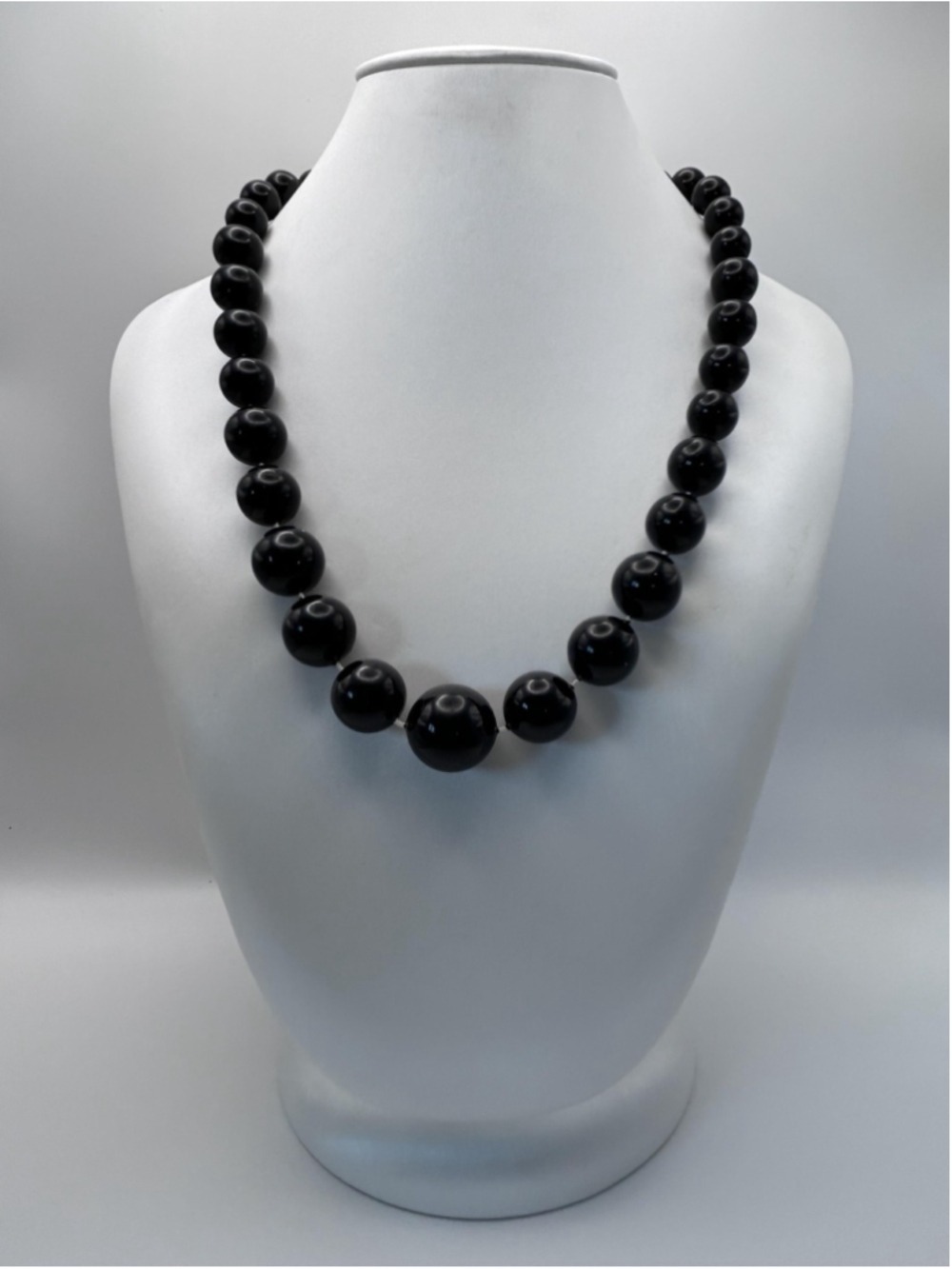 Necklace Black Beaded Graduated Round Beads Silver Tone Lobster Clasp Statement